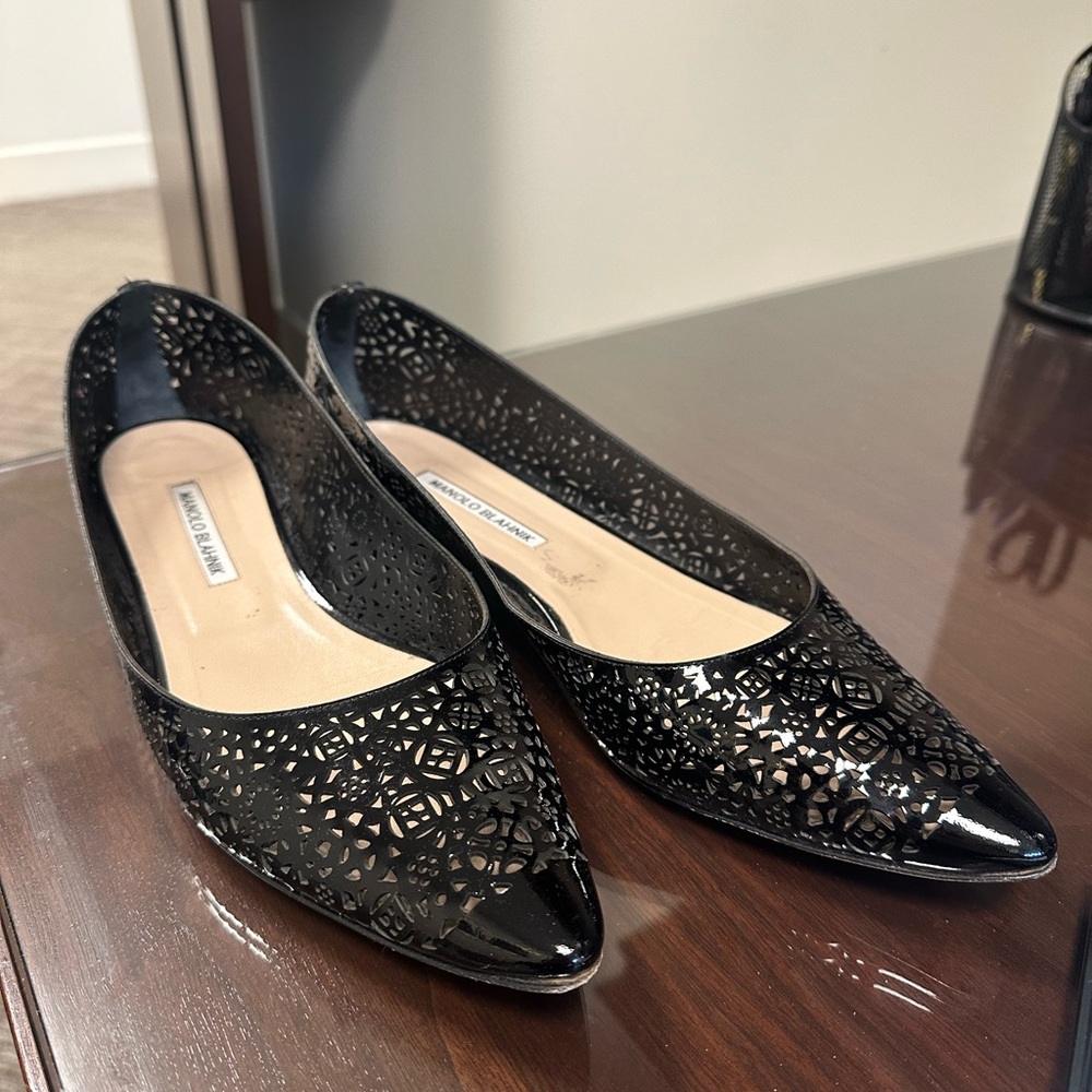 Manolo Blahnik laser-cut patent flats - Picture 10 of 10